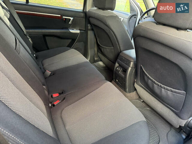 Серый Хендай Санта Фе, объемом двигателя 2.2 л и пробегом 290 тыс. км за 8700 $, фото 19 на Automoto.ua