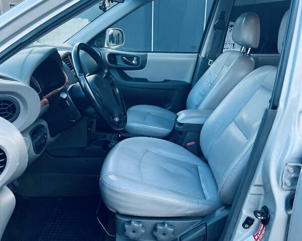 Серый Хендай Санта Фе, объемом двигателя 2.4 л и пробегом 262 тыс. км за 6900 $, фото 48 на Automoto.ua