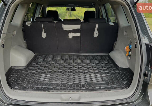 Серый Хендай Санта Фе, объемом двигателя 2.18 л и пробегом 350 тыс. км за 8799 $, фото 8 на Automoto.ua