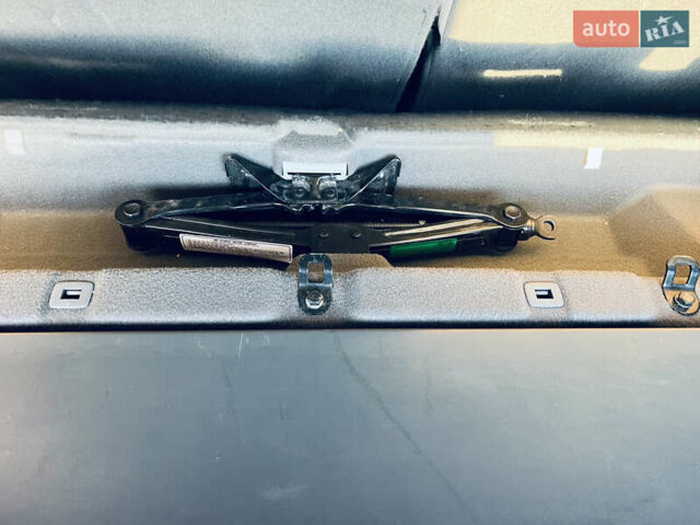 Серый Хендай Санта Фе, объемом двигателя 2.4 л и пробегом 262 тыс. км за 6900 $, фото 26 на Automoto.ua