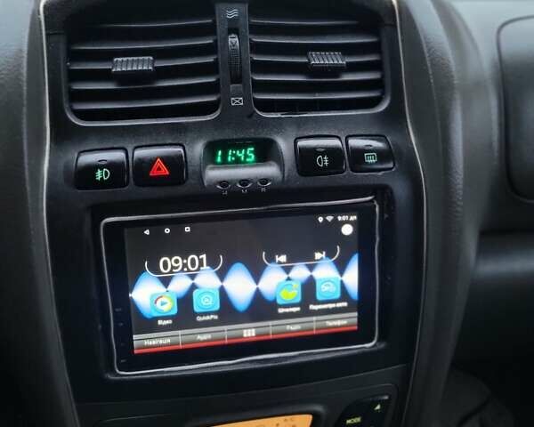 Серый Хендай Санта Фе, объемом двигателя 2 л и пробегом 300 тыс. км за 5700 $, фото 13 на Automoto.ua