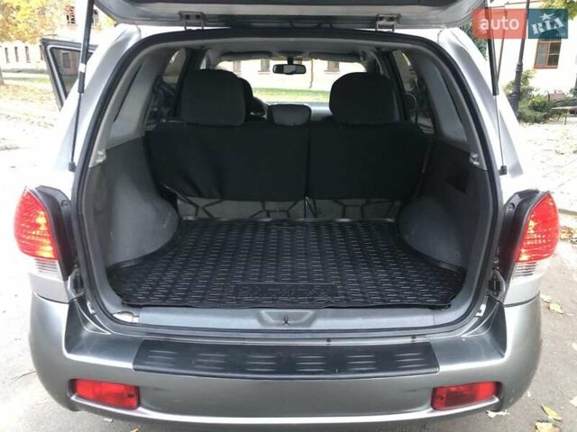 Хендай Санта Фе 2005 в Николаеве на Automoto.ua Серый Хендай Санта Фе, объемом двигателя 1.99 л и пробегом 278 тыс. км за 6850 $, фото 3 на Automoto.ua