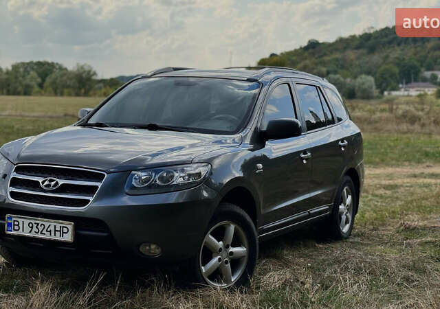 Серый Хендай Санта Фе, объемом двигателя 2.18 л и пробегом 350 тыс. км за 8799 $, фото 6 на Automoto.ua