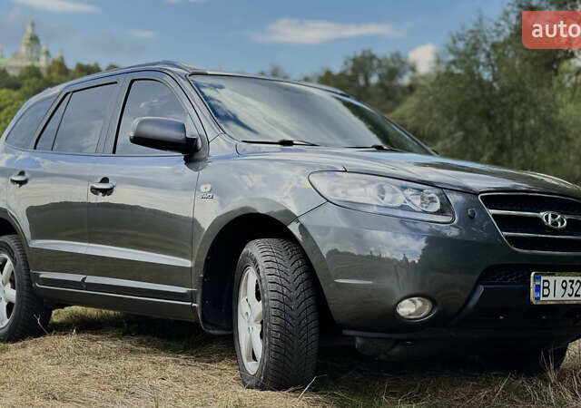 Серый Хендай Санта Фе, объемом двигателя 2.18 л и пробегом 350 тыс. км за 8799 $, фото 1 на Automoto.ua