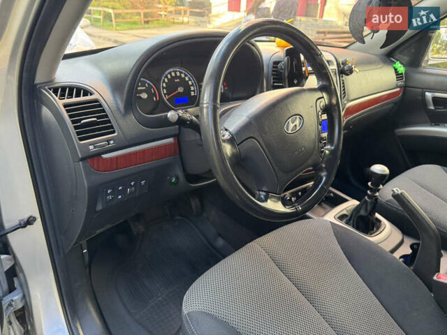 Серый Хендай Санта Фе, объемом двигателя 2.2 л и пробегом 290 тыс. км за 8700 $, фото 23 на Automoto.ua