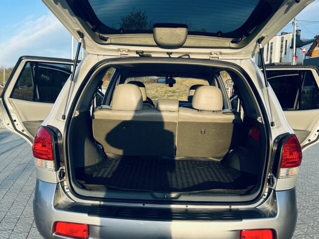 Серый Хендай Санта Фе, объемом двигателя 2.4 л и пробегом 262 тыс. км за 6900 $, фото 6 на Automoto.ua