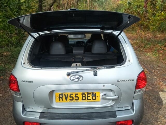 Серый Хендай Санта Фе, объемом двигателя 2 л и пробегом 290 тыс. км за 2650 $, фото 11 на Automoto.ua