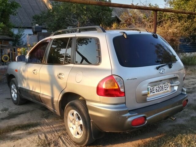 Серый Хендай Санта Фе, объемом двигателя 2 л и пробегом 231 тыс. км за 4700 $, фото 2 на Automoto.ua