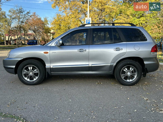 Серый Хендай Санта Фе, объемом двигателя 2 л и пробегом 278 тыс. км за 7299 $, фото 7 на Automoto.ua