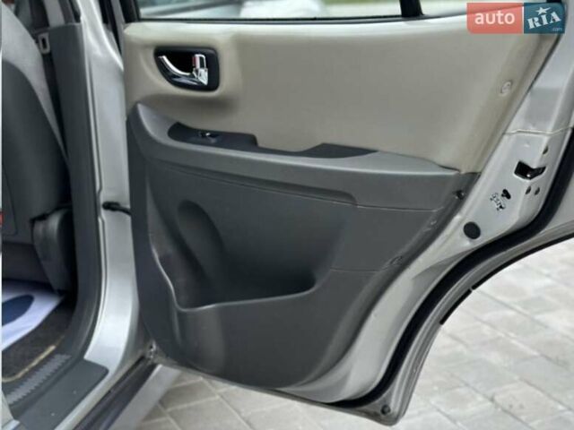 Серый Хендай Санта Фе, объемом двигателя 2.4 л и пробегом 220 тыс. км за 6750 $, фото 6 на Automoto.ua