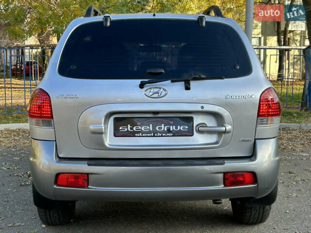 Серый Хендай Санта Фе, объемом двигателя 2 л и пробегом 278 тыс. км за 7299 $, фото 4 на Automoto.ua