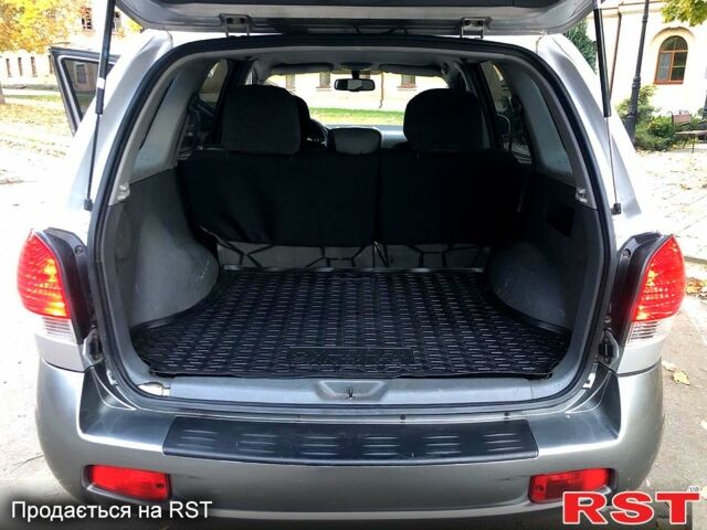 Серый Хендай Санта Фе, объемом двигателя 2 л и пробегом 278 тыс. км за 6850 $, фото 5 на Automoto.ua