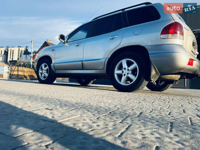 Серый Хендай Санта Фе, объемом двигателя 2.4 л и пробегом 262 тыс. км за 6900 $, фото 12 на Automoto.ua