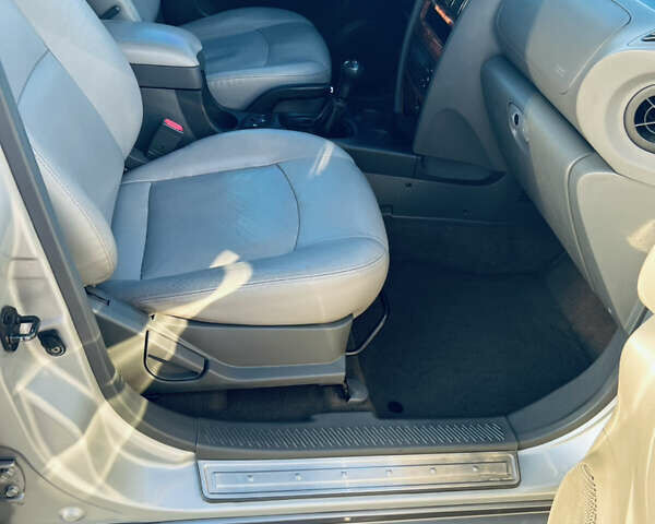 Серый Хендай Санта Фе, объемом двигателя 2.4 л и пробегом 262 тыс. км за 6900 $, фото 15 на Automoto.ua