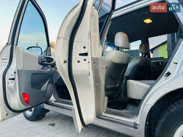 Серый Хендай Санта Фе, объемом двигателя 2.4 л и пробегом 262 тыс. км за 6900 $, фото 61 на Automoto.ua