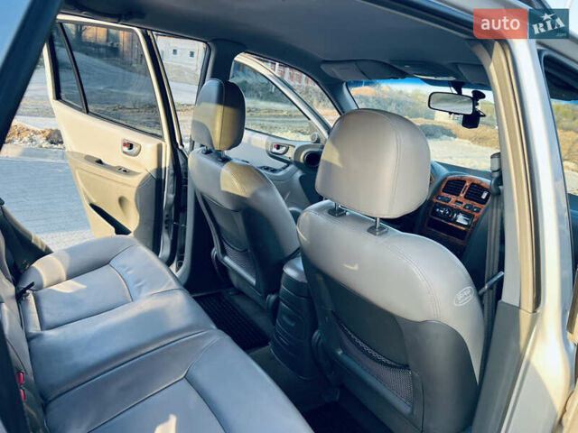 Серый Хендай Санта Фе, объемом двигателя 2.4 л и пробегом 262 тыс. км за 6900 $, фото 22 на Automoto.ua