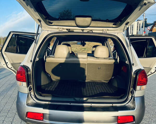 Серый Хендай Санта Фе, объемом двигателя 2.4 л и пробегом 262 тыс. км за 6900 $, фото 24 на Automoto.ua