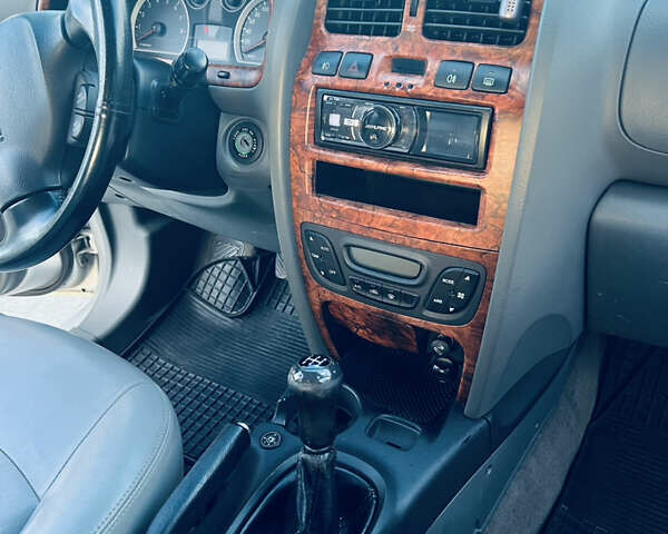 Серый Хендай Санта Фе, объемом двигателя 2.4 л и пробегом 262 тыс. км за 6900 $, фото 34 на Automoto.ua