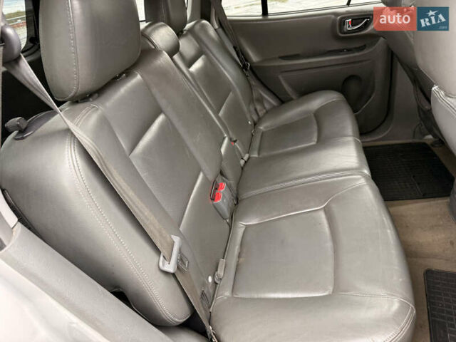 Серый Хендай Санта Фе, объемом двигателя 1.99 л и пробегом 299 тыс. км за 3999 $, фото 15 на Automoto.ua