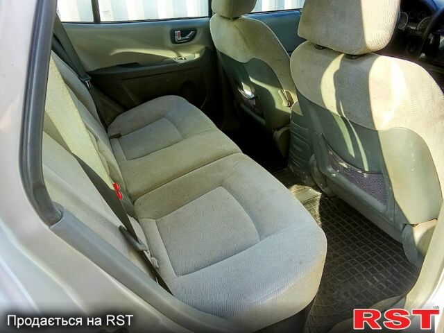 Серый Хендай Санта Фе, объемом двигателя 2 л и пробегом 252 тыс. км за 6000 $, фото 5 на Automoto.ua