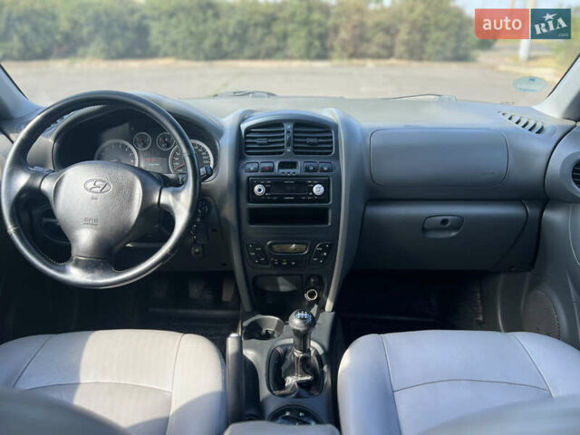 Сірий Хендай Санта Фе, об'ємом двигуна 2.4 л та пробігом 203 тис. км за 5750 $, фото 11 на Automoto.ua