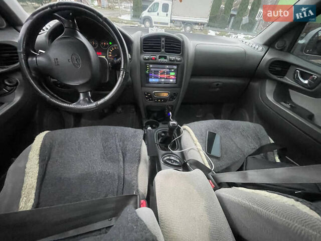 Сірий Хендай Санта Фе, об'ємом двигуна 1.99 л та пробігом 320 тис. км за 6200 $, фото 5 на Automoto.ua