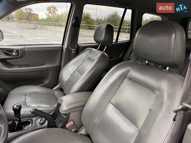 Серый Хендай Санта Фе, объемом двигателя 1.99 л и пробегом 299 тыс. км за 3999 $, фото 11 на Automoto.ua