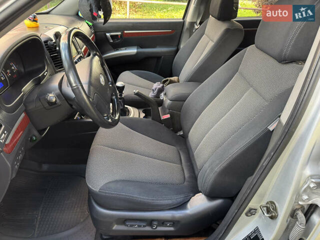 Серый Хендай Санта Фе, объемом двигателя 2.2 л и пробегом 290 тыс. км за 8700 $, фото 21 на Automoto.ua