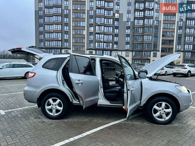 Серый Хендай Санта Фе, объемом двигателя 2.19 л и пробегом 260 тыс. км за 8950 $, фото 19 на Automoto.ua