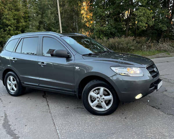 Сірий Хендай Санта Фе, об'ємом двигуна 2.19 л та пробігом 320 тис. км за 10000 $, фото 1 на Automoto.ua