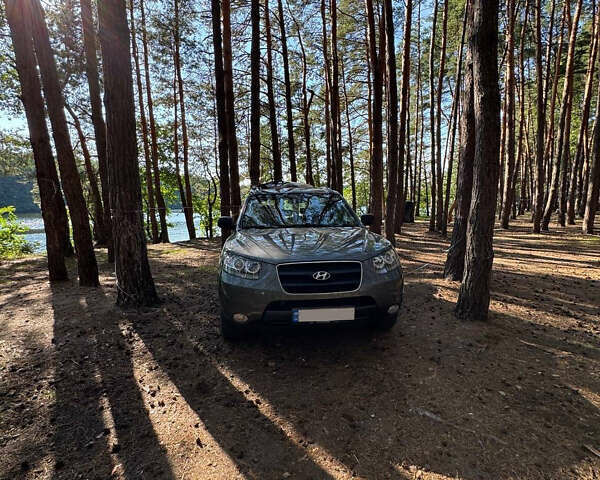 Сірий Хендай Санта Фе, об'ємом двигуна 2.19 л та пробігом 320 тис. км за 10000 $, фото 26 на Automoto.ua