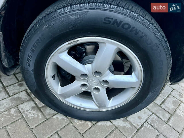 Серый Хендай Санта Фе, объемом двигателя 2.19 л и пробегом 260 тыс. км за 8950 $, фото 54 на Automoto.ua