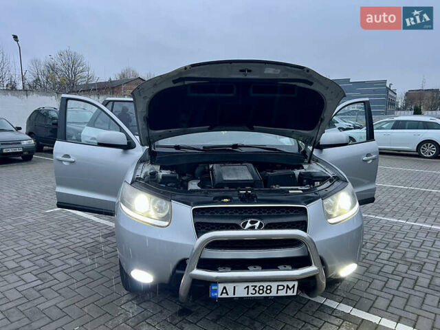 Серый Хендай Санта Фе, объемом двигателя 2.19 л и пробегом 260 тыс. км за 8950 $, фото 21 на Automoto.ua