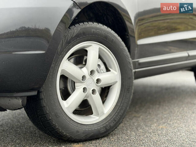 Серый Хендай Санта Фе, объемом двигателя 2.2 л и пробегом 232 тыс. км за 10555 $, фото 5 на Automoto.ua