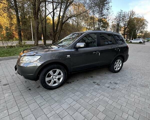 Серый Хендай Санта Фе, объемом двигателя 2.2 л и пробегом 360 тыс. км за 9300 $, фото 2 на Automoto.ua