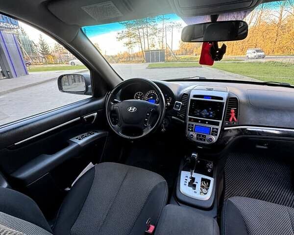 Серый Хендай Санта Фе, объемом двигателя 2.2 л и пробегом 360 тыс. км за 9300 $, фото 9 на Automoto.ua