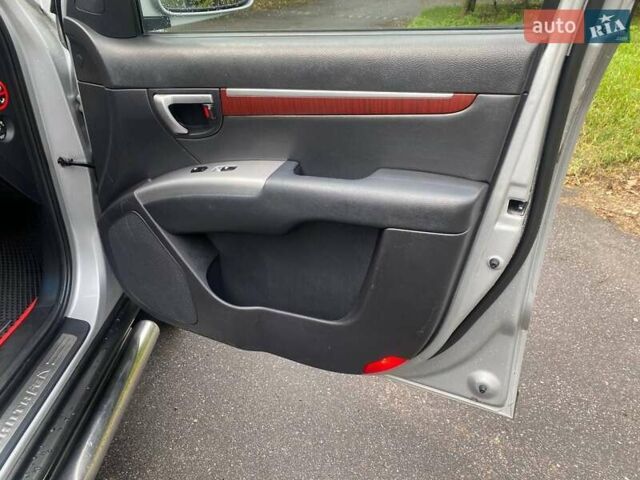 Серый Хендай Санта Фе, объемом двигателя 2.2 л и пробегом 182 тыс. км за 9450 $, фото 11 на Automoto.ua