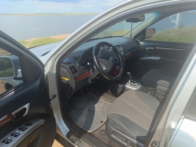 Серый Хендай Санта Фе, объемом двигателя 2.2 л и пробегом 197 тыс. км за 8400 $, фото 8 на Automoto.ua