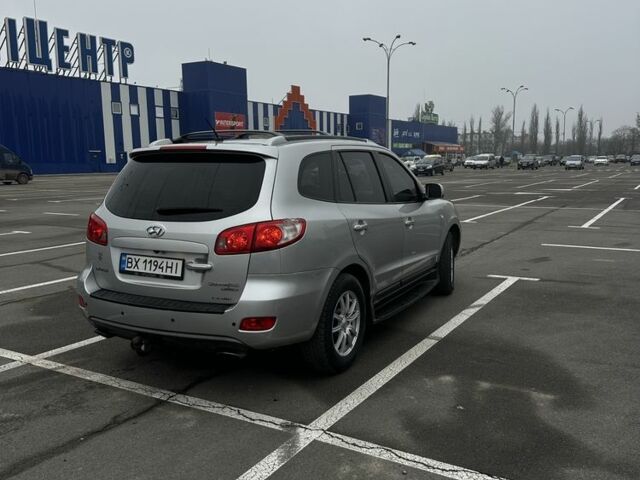 Серый Хендай Санта Фе, объемом двигателя 2.2 л и пробегом 326 тыс. км за 8800 $, фото 4 на Automoto.ua