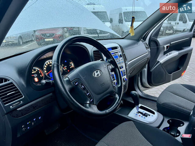 Серый Хендай Санта Фе, объемом двигателя 2.19 л и пробегом 260 тыс. км за 8950 $, фото 25 на Automoto.ua