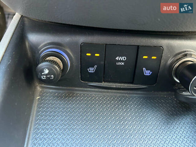 Серый Хендай Санта Фе, объемом двигателя 0 л и пробегом 300 тыс. км за 5500 $, фото 3 на Automoto.ua