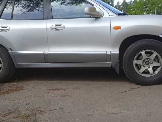 Серый Хендай Санта Фе, объемом двигателя 2 л и пробегом 275 тыс. км за 5500 $, фото 2 на Automoto.ua