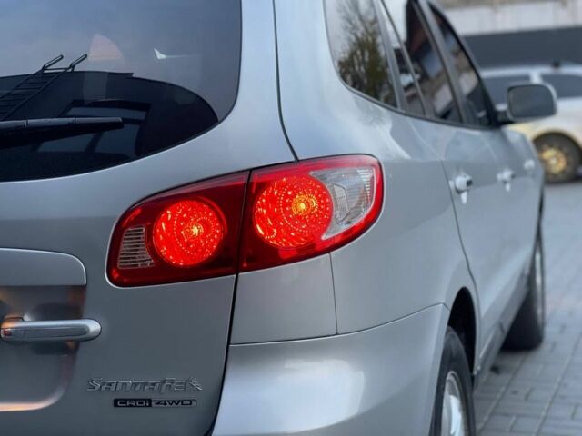 Серый Хендай Санта Фе, объемом двигателя 2.2 л и пробегом 337 тыс. км за 9300 $, фото 6 на Automoto.ua