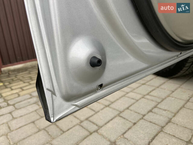 Сірий Хендай Санта Фе, об'ємом двигуна 2.19 л та пробігом 189 тис. км за 7950 $, фото 46 на Automoto.ua