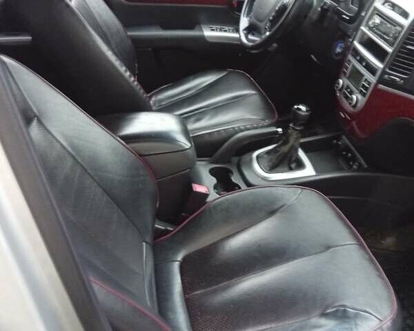 Серый Хендай Санта Фе, объемом двигателя 2.19 л и пробегом 323 тыс. км за 7990 $, фото 9 на Automoto.ua