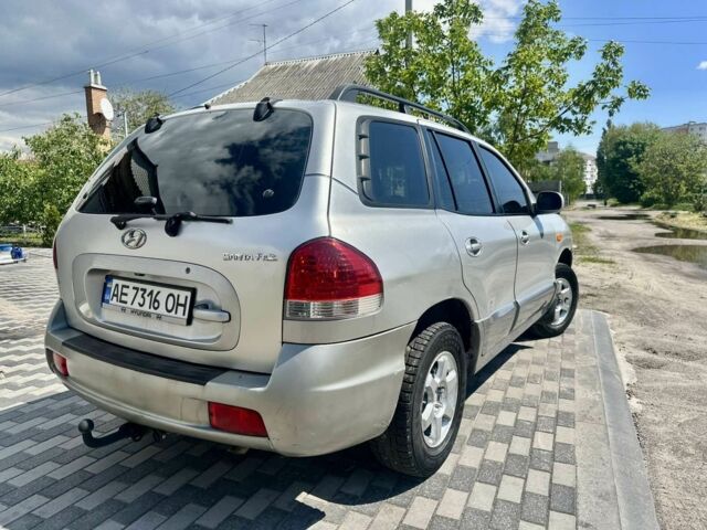 Серый Хендай Санта Фе, объемом двигателя 2 л и пробегом 123 тыс. км за 6555 $, фото 5 на Automoto.ua