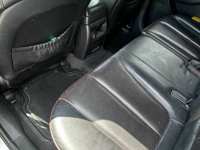 Серый Хендай Санта Фе, объемом двигателя 2.2 л и пробегом 320 тыс. км за 8200 $, фото 15 на Automoto.ua