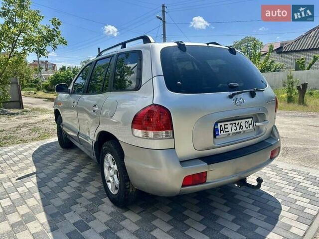 Серый Хендай Санта Фе, объемом двигателя 2 л и пробегом 123 тыс. км за 6555 $, фото 4 на Automoto.ua