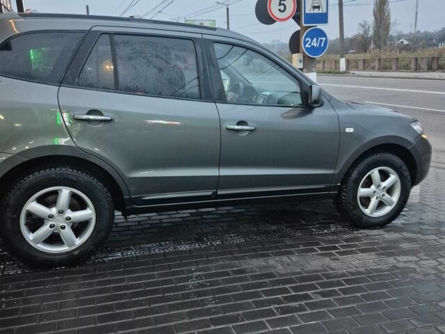 Серый Хендай Санта Фе, объемом двигателя 2.2 л и пробегом 237 тыс. км за 8500 $, фото 9 на Automoto.ua