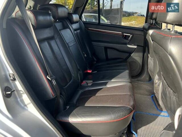 Серый Хендай Санта Фе, объемом двигателя 2.19 л и пробегом 344 тыс. км за 8990 $, фото 10 на Automoto.ua